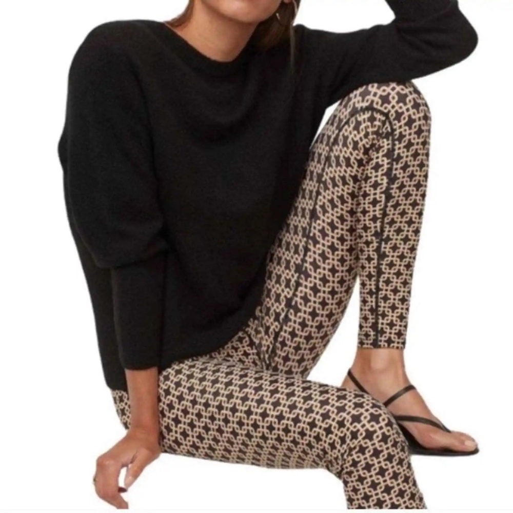 Black and Gold Geometric Pattern Leggings